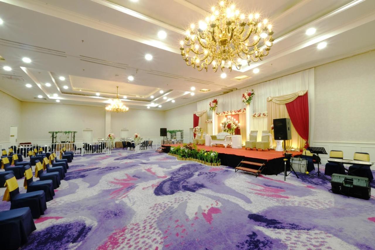Aryaduta Makassar Esterno foto