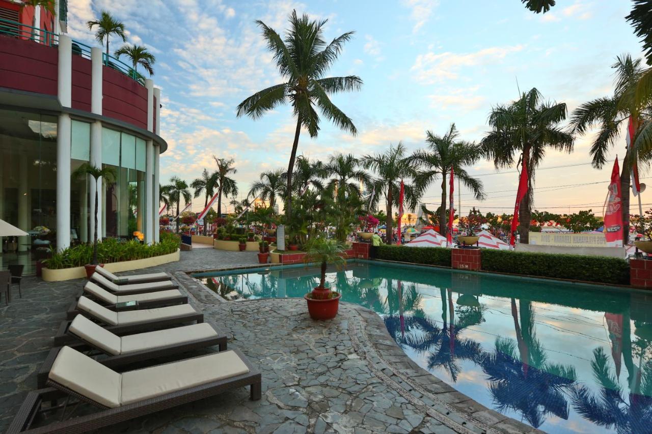 Aryaduta Makassar Esterno foto