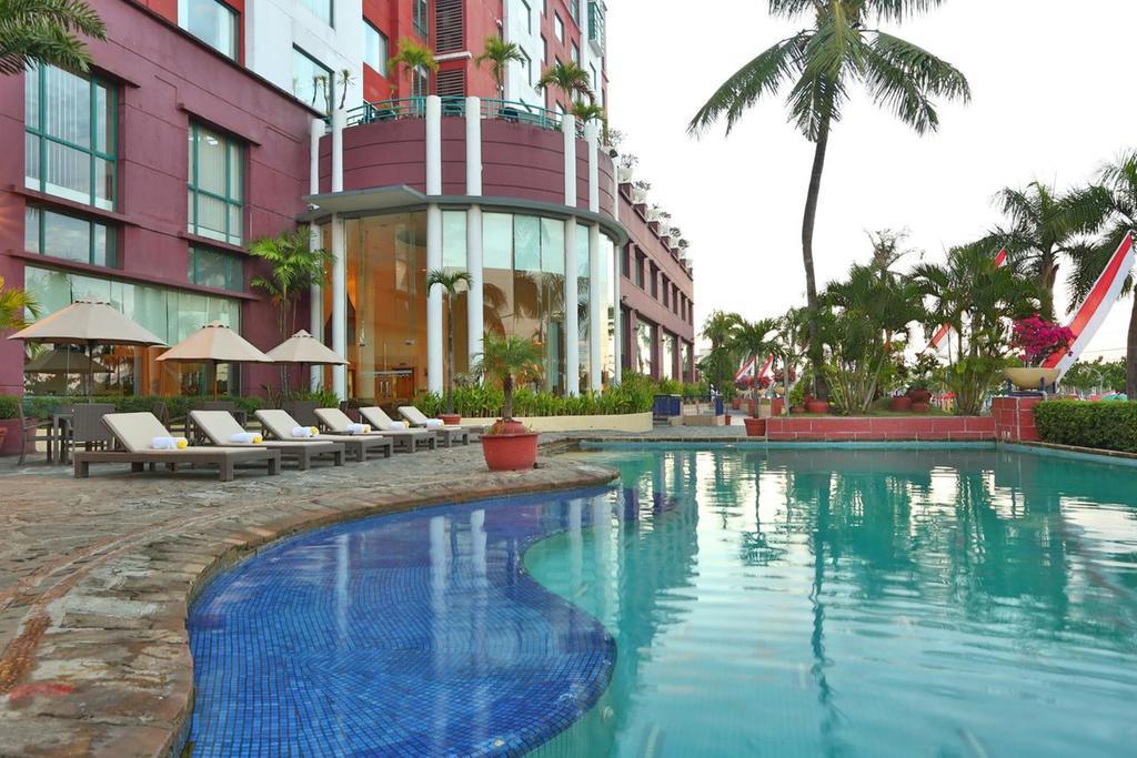 Aryaduta Makassar Esterno foto