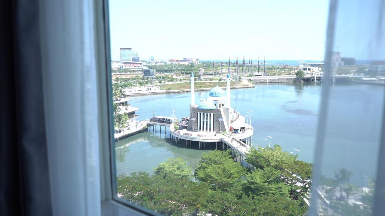 Aryaduta Makassar Esterno foto