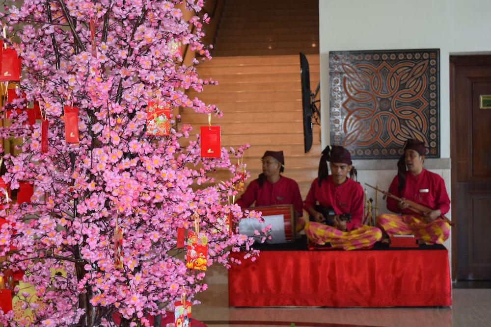 Aryaduta Makassar Esterno foto